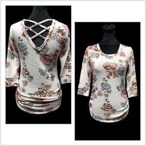 NO BOUNDARIES white floral 3/4 sleeve shirt